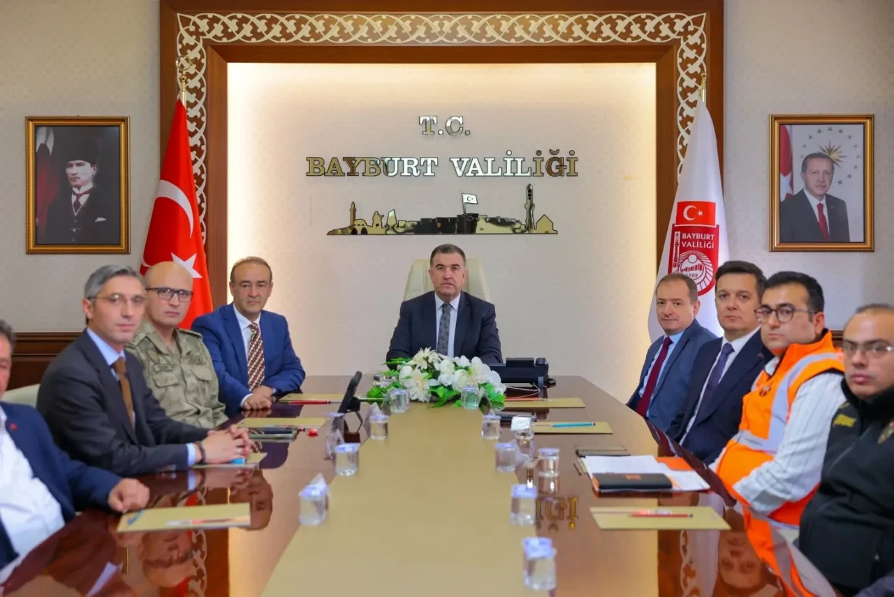 Bayburt'ta Trafik Güvenliği ve Yönlendirme Levhaları Üzerine Toplantı Yapıldı