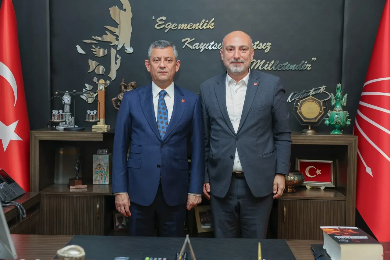 CHP Genel Başkanı Özgür Özel, Hopa ve Kemalpaşa'nın sorunlarını dinledi