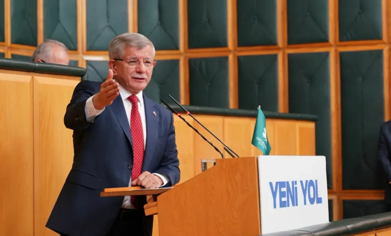 Davutoğlu'ndan uçak kazası sonrası şehitler için başsağlığı mesajı