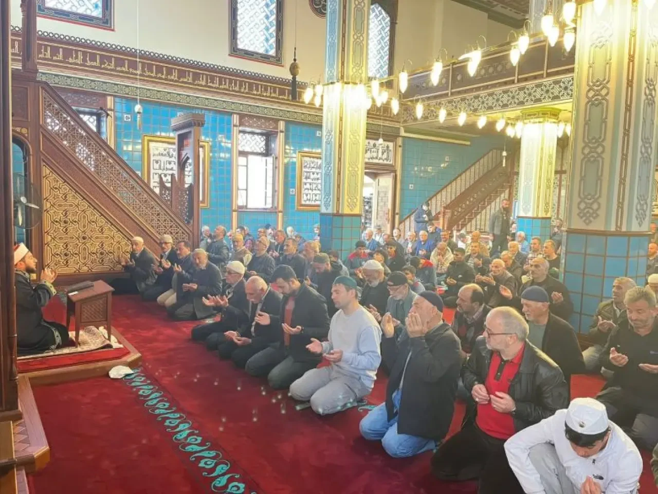 ÖĞRETMENLER GÜNÜ ANISINA ÖĞRETMENLER UNUTULMADI