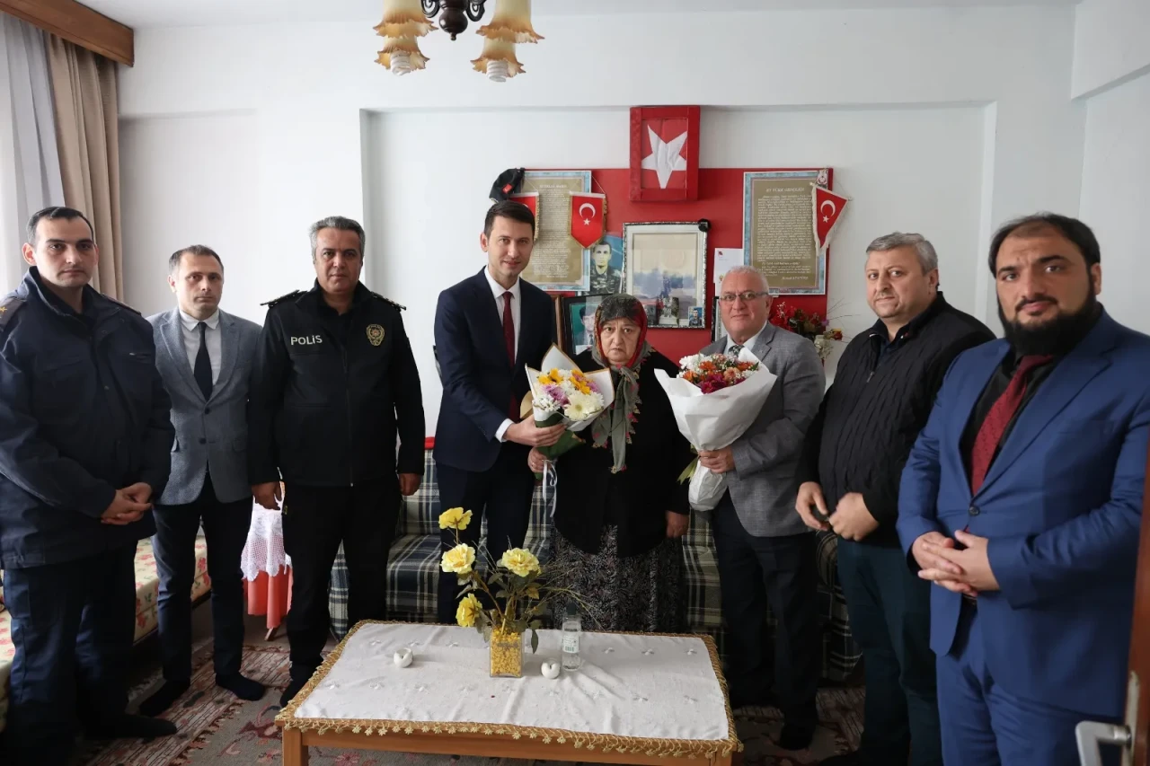 Arhavi'de Şehit Er Mürsel Özdemek'in ailesine anlamlı ziyaret gerçekleştirildi
