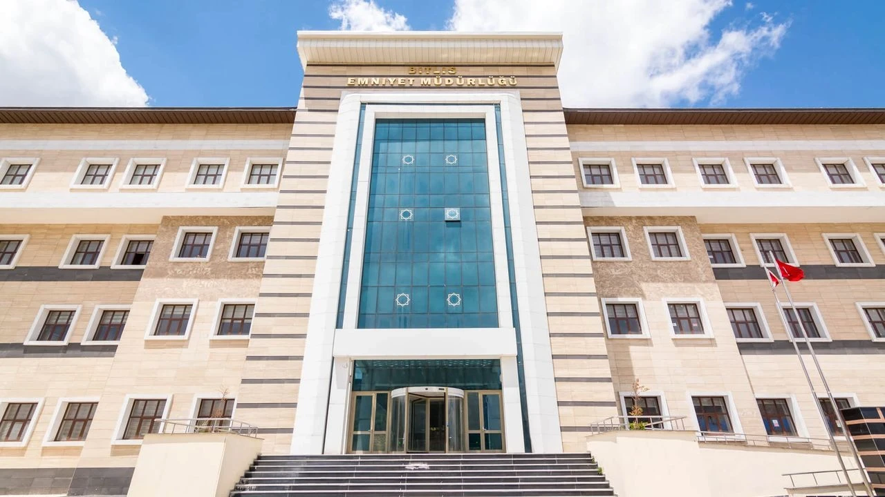 Bitlis İl Emniyet Genel Müdürlüğü iletişim bilgileri: Bitlis İl Emniyet Genel Müdürlüğü telefonu kaç? Adresi ne?