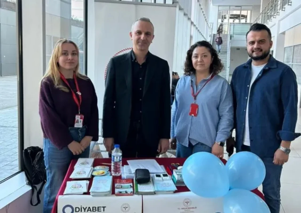 Trabzon'da Dünya Diyabet Günü'nde Kan Şekeri Ölçüm Standı Kuruldu