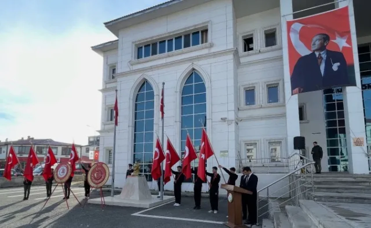 Atatürk, 87. yılında Çat'ta saygıyla anıldı: Törene yoğun katılım gösterildi