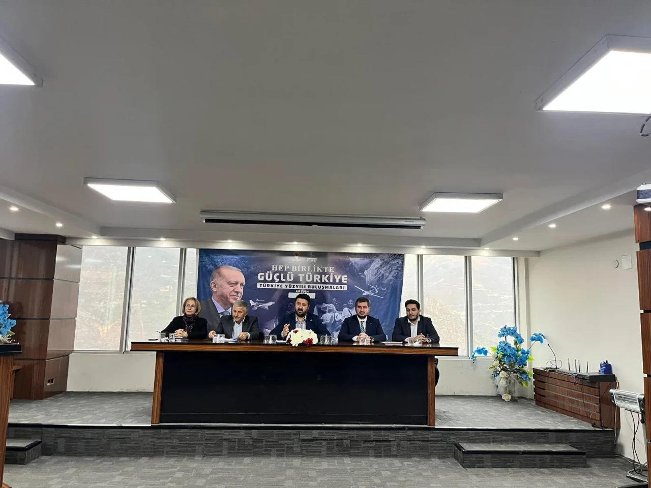 AK Parti Artvin İl Başkanlığı'ndan Yerel Yönetimler İçin Kapsamlı Toplantı