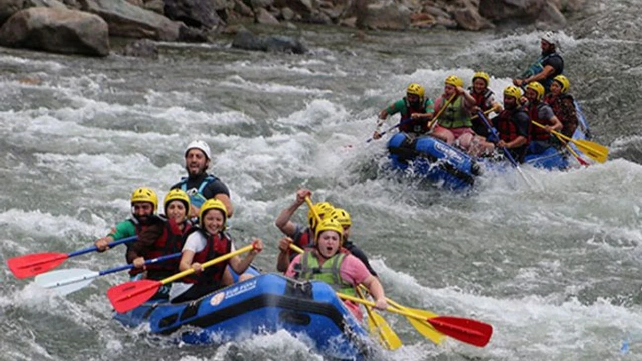 Rize'de Rafting Sporu
