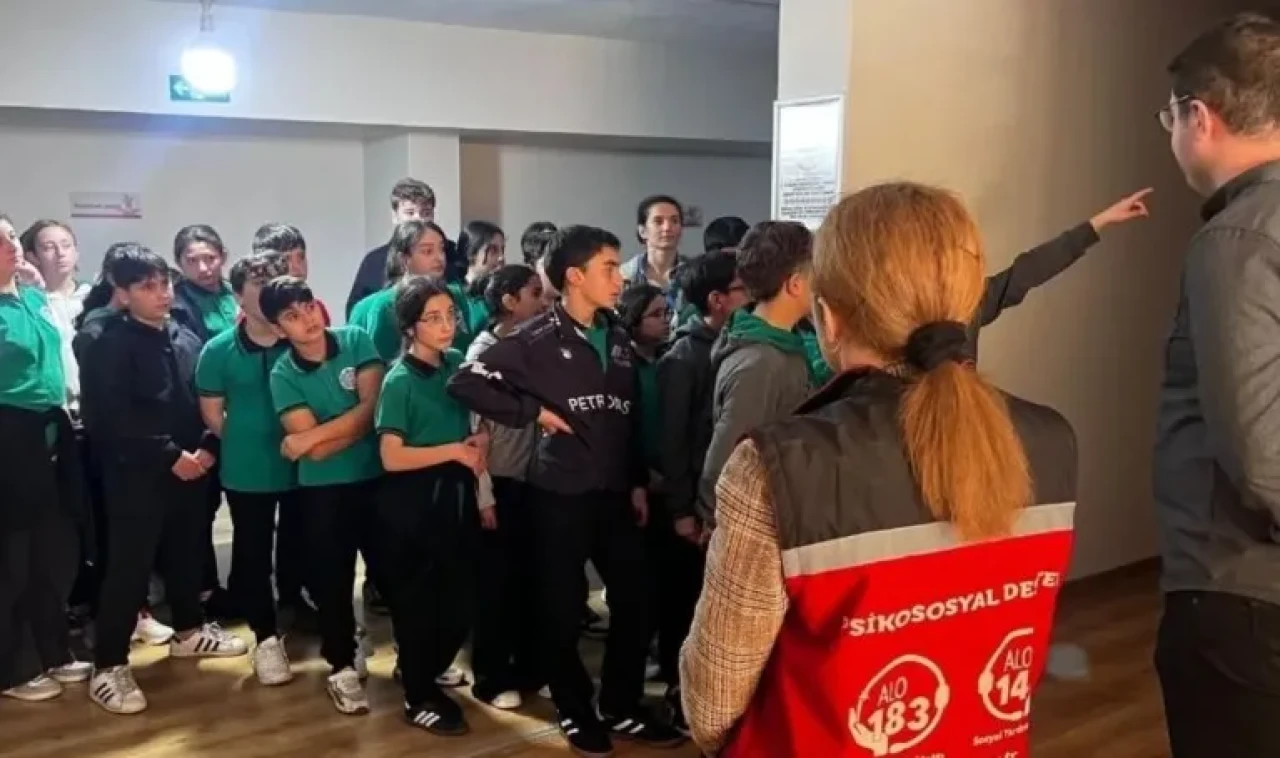 Hopa Ortaokulu Öğrencileri, Sosyal Hizmetler İçin Farkındalık Kazandı