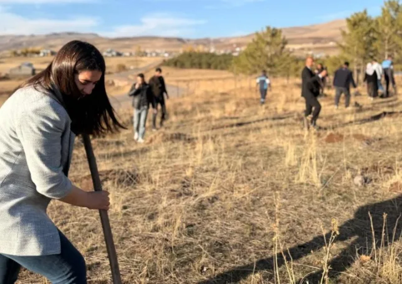 Karayazı Belediyesi’nden Doğa ve Gelecek İçin Önemli Mesaj