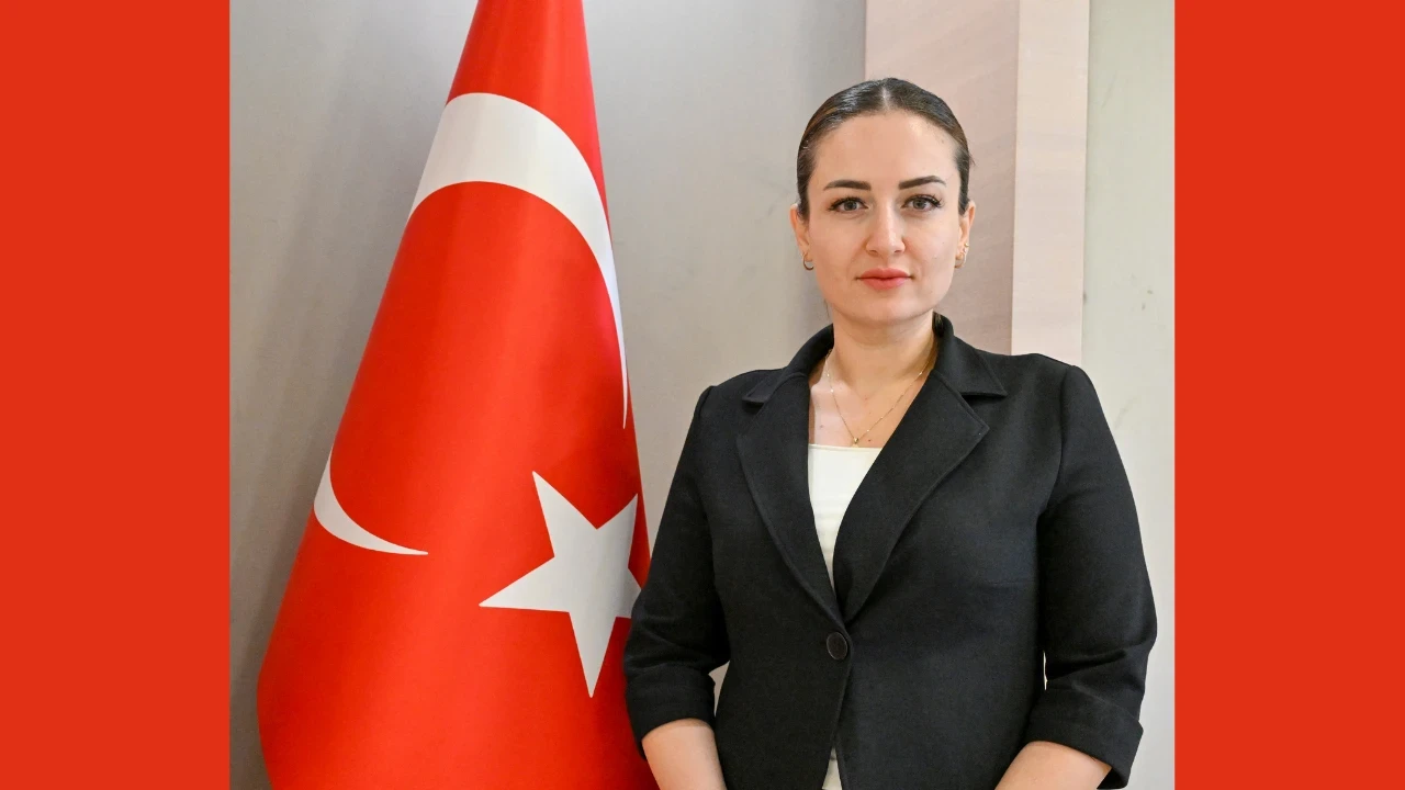 Büşra Özdemir Kimdir? Kaç Yaşında, Ne Görev Yapıyor ve Evli Mi?