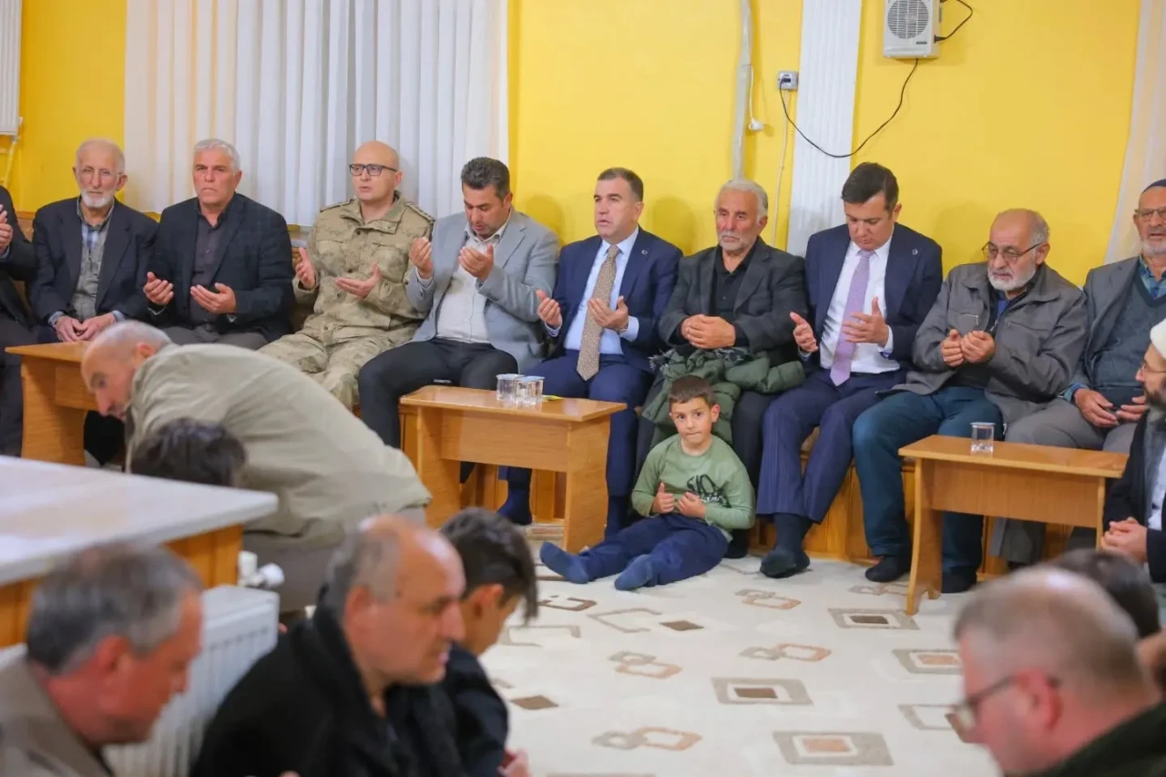 Bayburt Valisi Eldivan, vefat edenlerin ailelerine taziye ziyaretinde bulundu