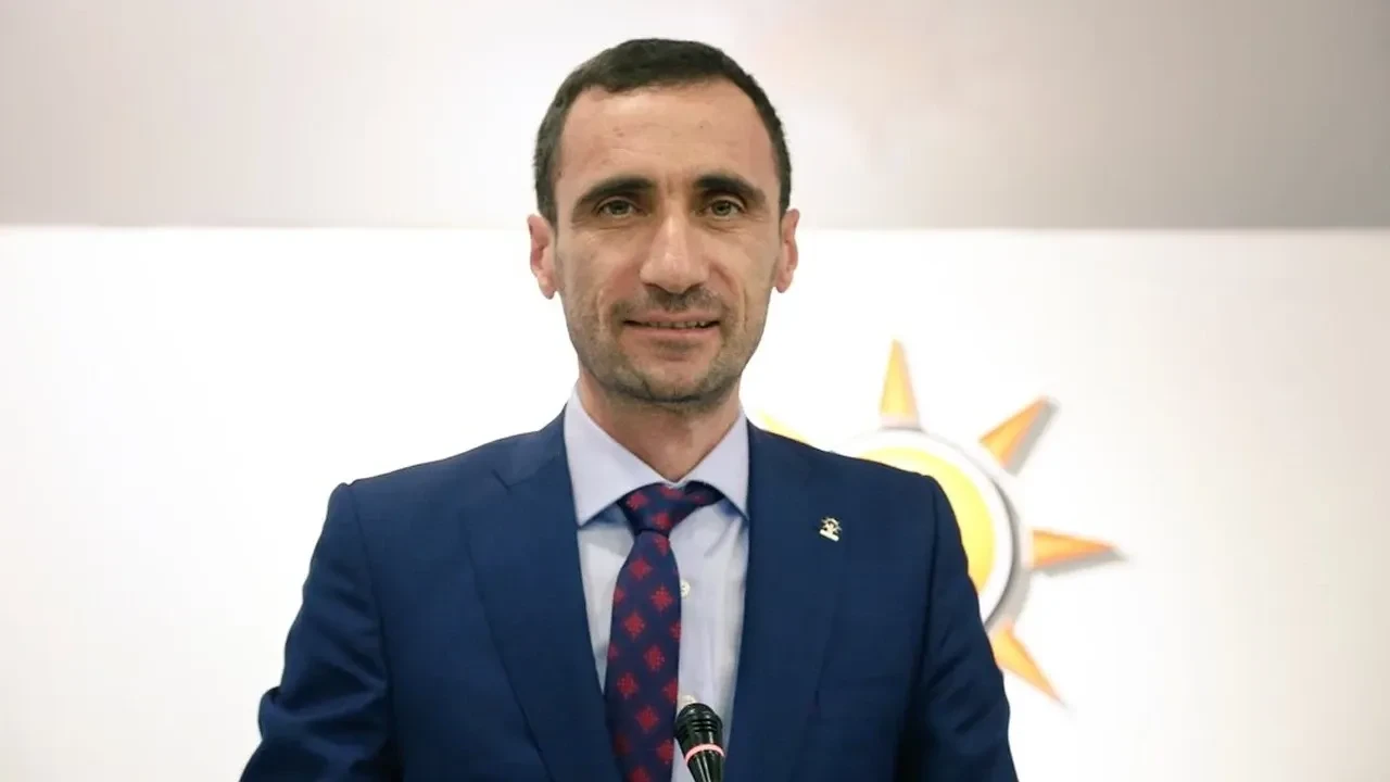 Kadir Karapınar Kimdir? AK Parti’den İstifa mı Etti? Keçiören Teşkilatında Dikkat Çeken Gelişme