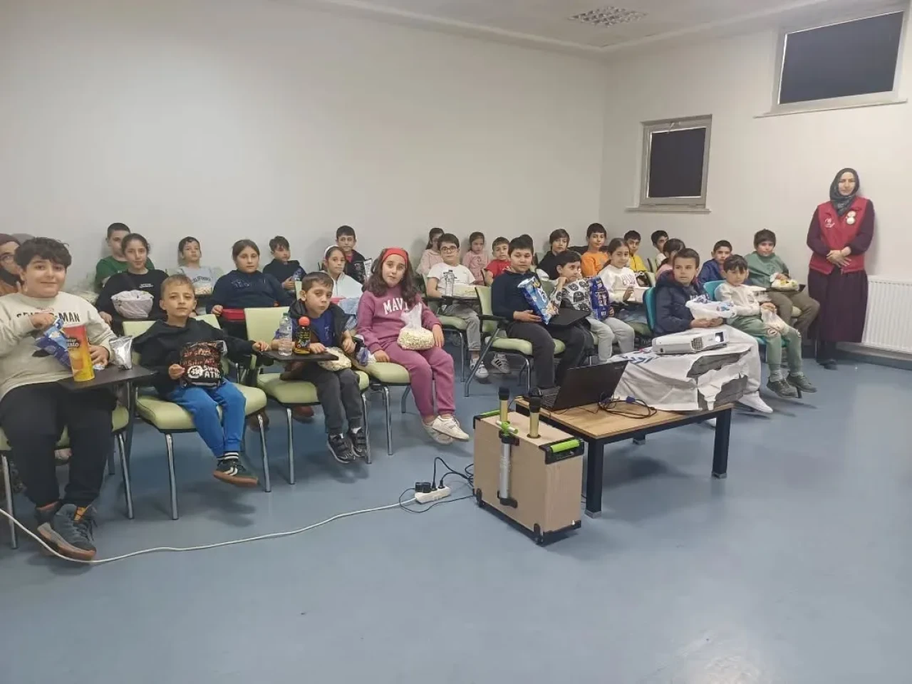 Hopa'da Gençler Film Etkinliğinde Bir Araya Gelerek Keyifli Anlar Yaşadı