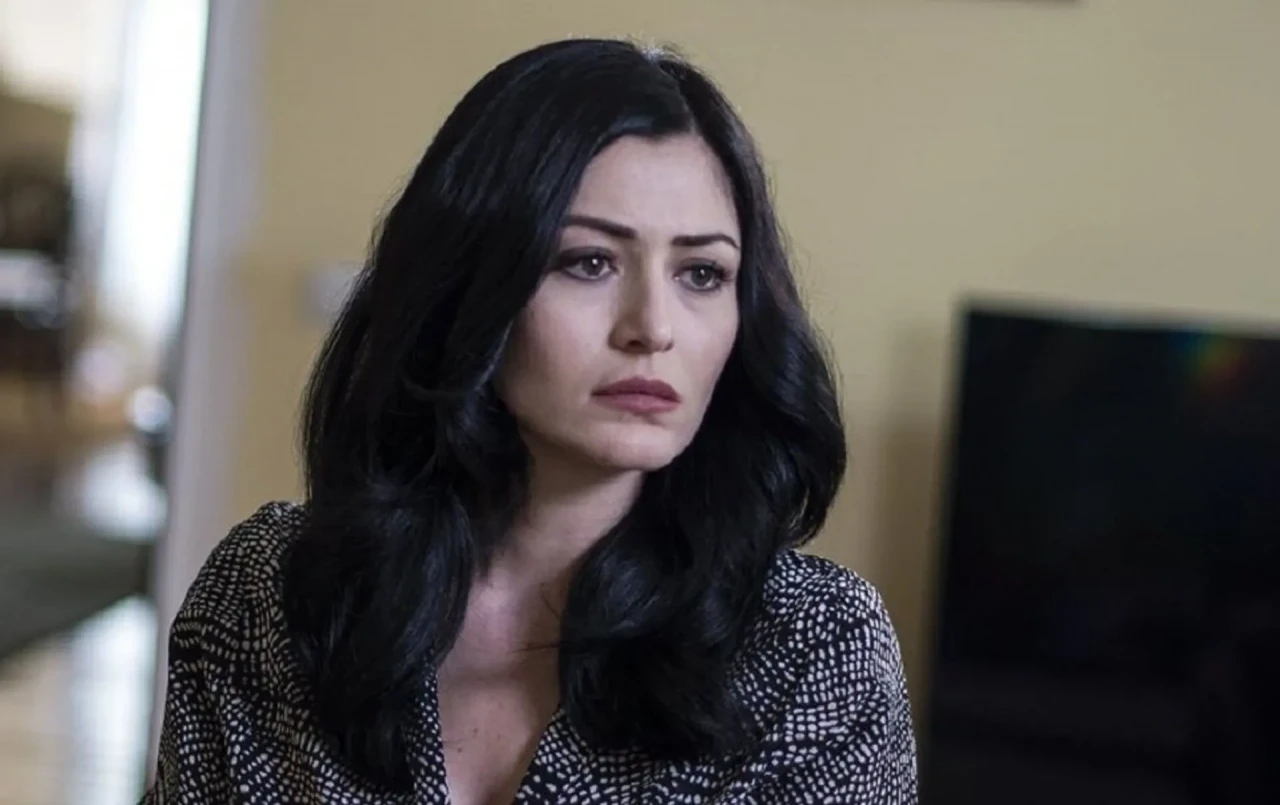 Çarpıntı Dizisi Hülya Kimdir? Deniz Çakır Kimdir, Kaç Yaşında, Nereli? İşte Hayatı ve Kariyeri