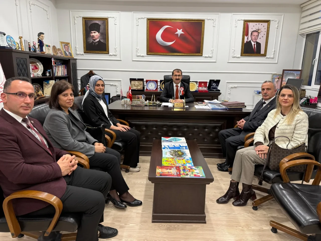 Artvin'de Öğretmenler Günü'nde İl Müdürü Acar'a anlamlı ziyaretler gerçekleşti