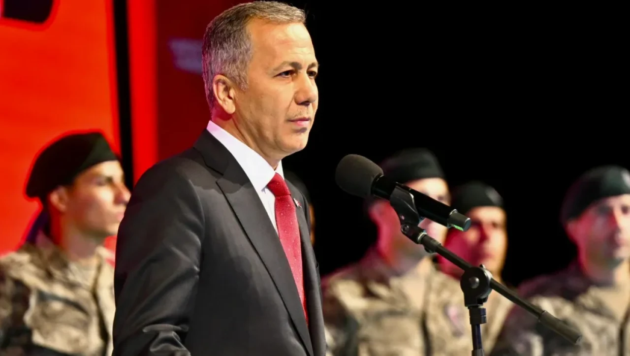 C130 kargo uçağının enkazına ulaşan Bakan Yerlikaya, şehitler için başsağlığı diledi