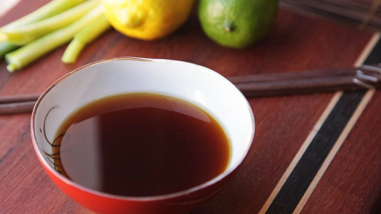 Ponzu Nedir ve Nerelerde Kullanılır? İşte Japon Mutfağının Çok Yönlü Sosu