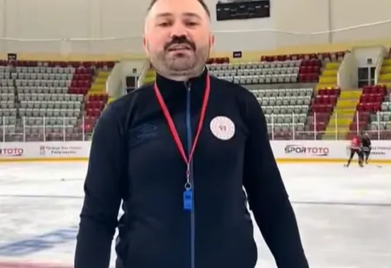 Erzurum'da Miniklerden Buz Hokeyiyle Spor Heyecanı Başladı