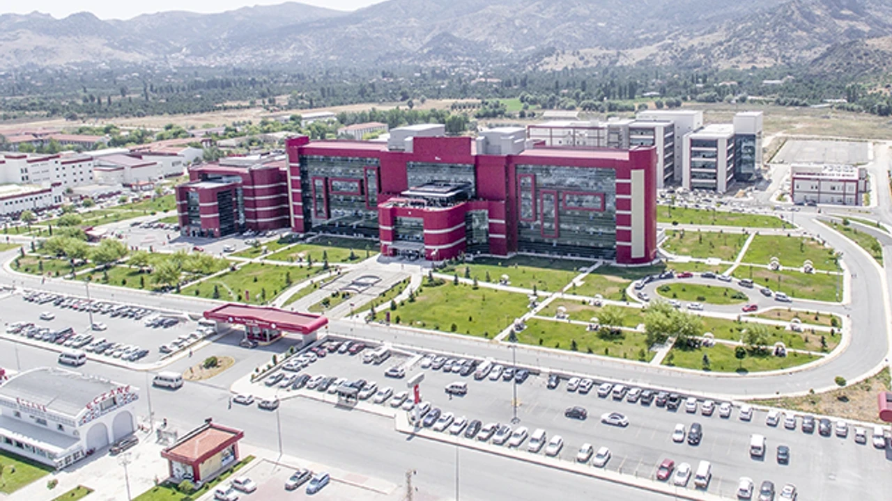 Afyon Mavi Hastane nerede? Afyonkarahisar Sağlık Bilimleri Üniversite Hastanesi nasıl gidilir?