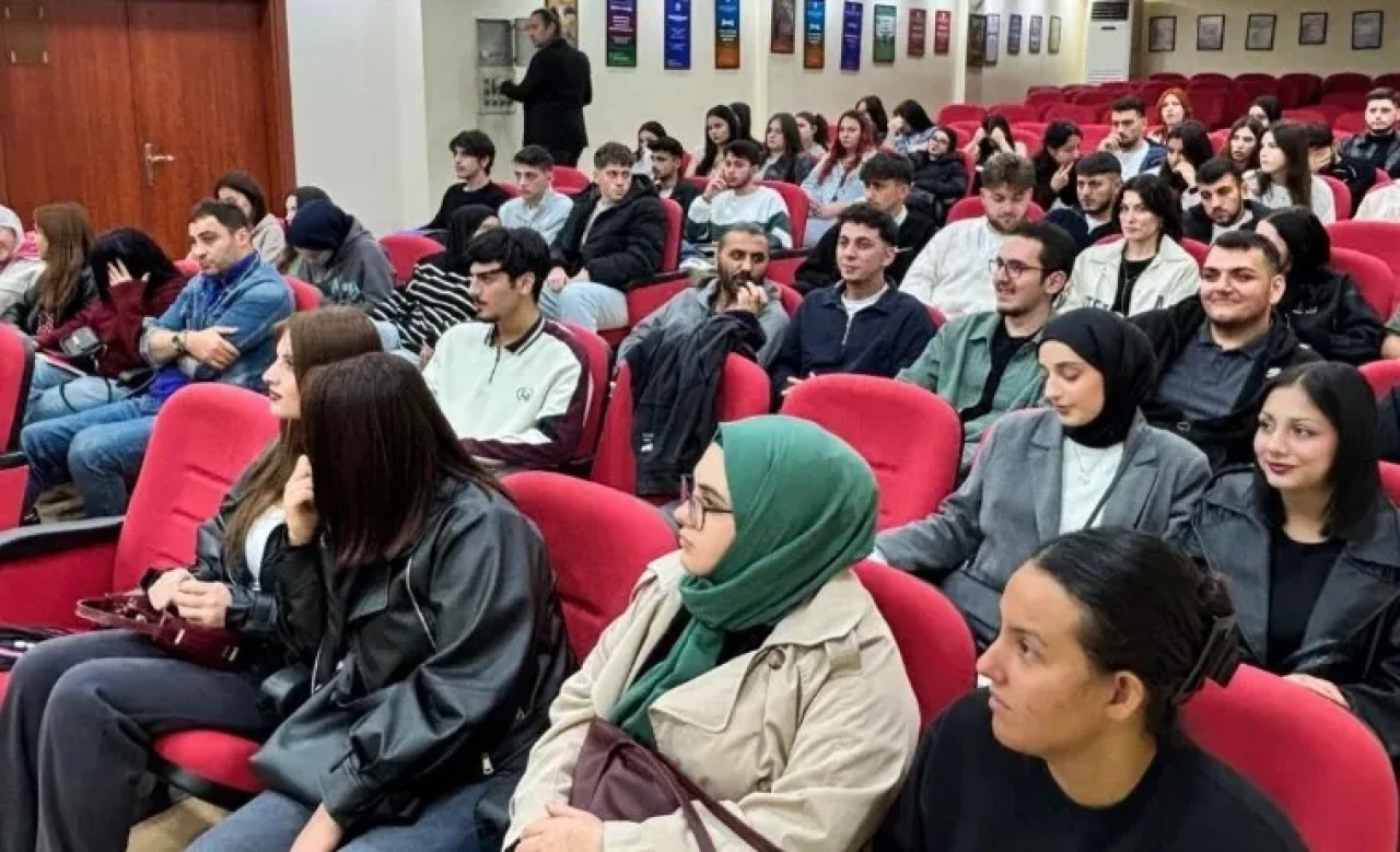 Trabzon'da Evlilik Öncesi Aile Eğitimi ile Öğrencilere Sağlıklı İlişkiler Anlatıldı