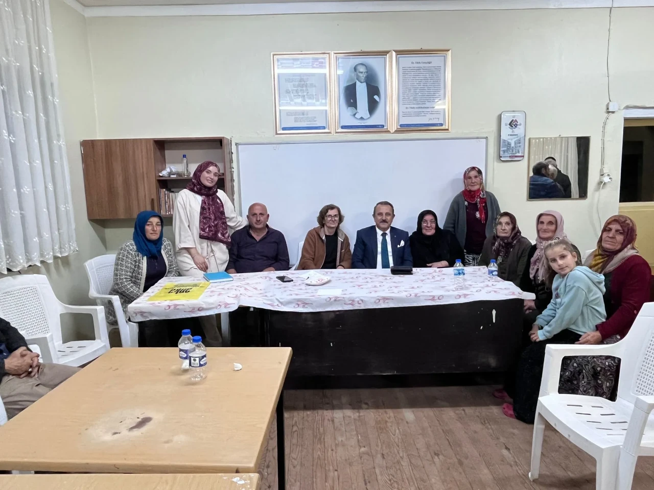 Başkan Koçal, Güneyköy Mahallesi'nde vatandaşlarla buluştu, görüş ve önerileri dinledi