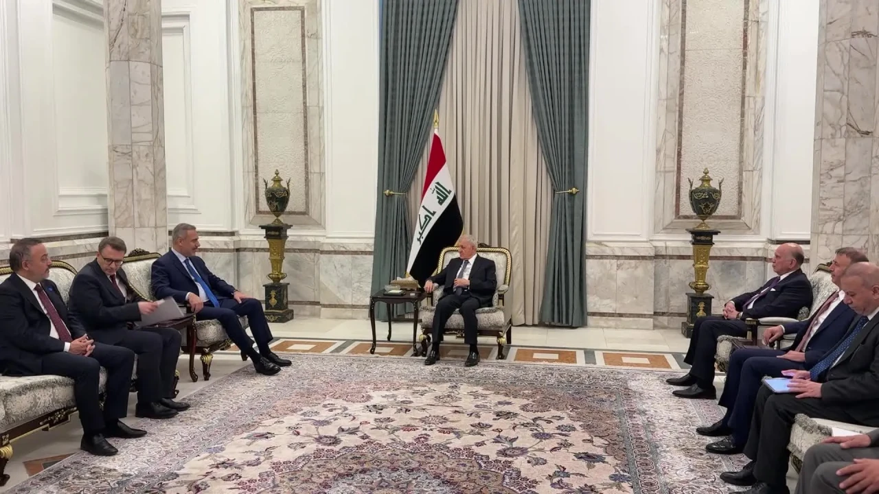 Dışişleri Bakanı Hakan Fidan, Irak'ta Cumhurbaşkanı Reşid ile bir araya geldi