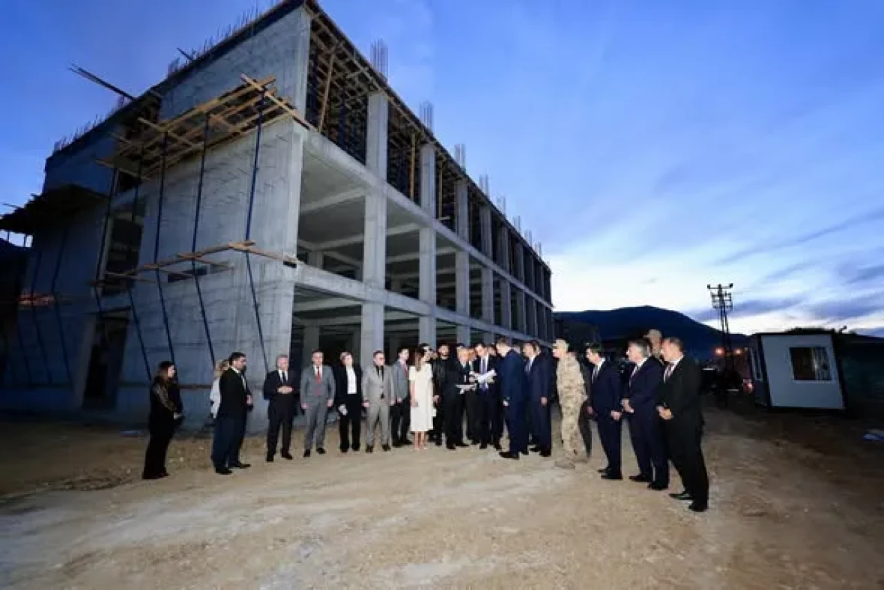 Mutki İlçe Devlet Hastanesi İnşaatında İnceleme