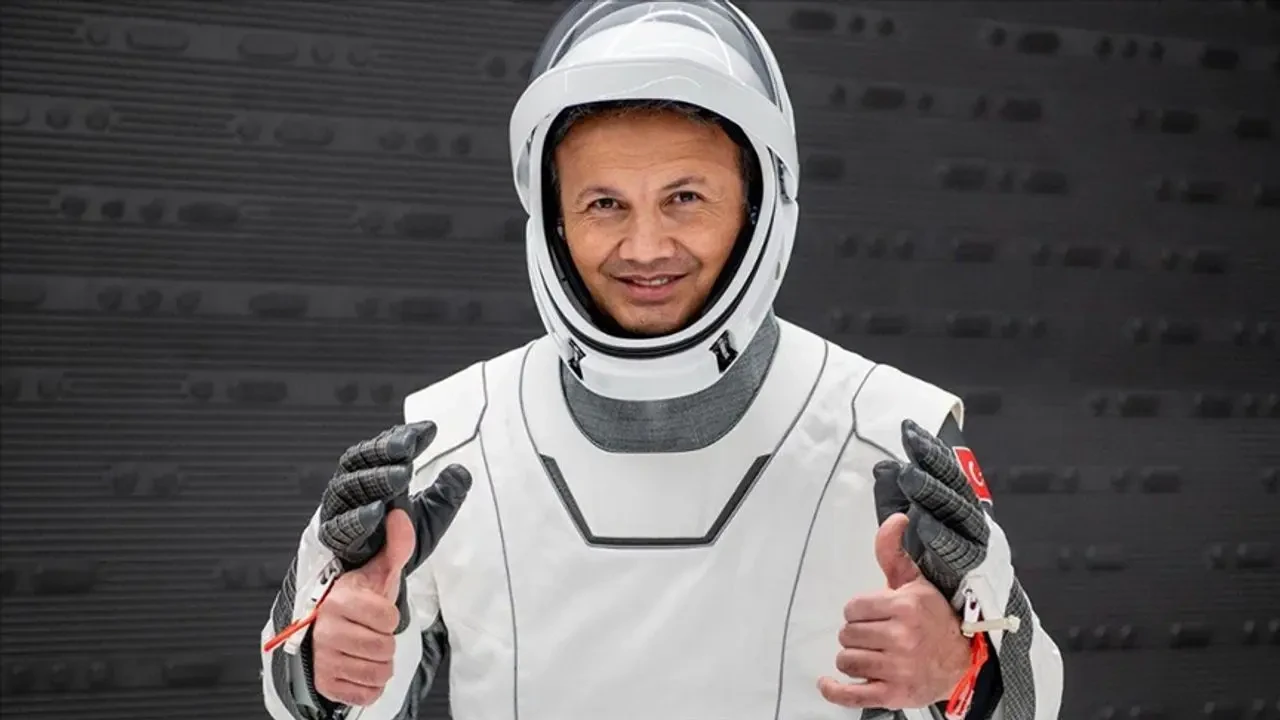 Alper Gezeravcı: Hayatı, Memleketi ve Yaşıyla İlgili Tüm Bilgiler!