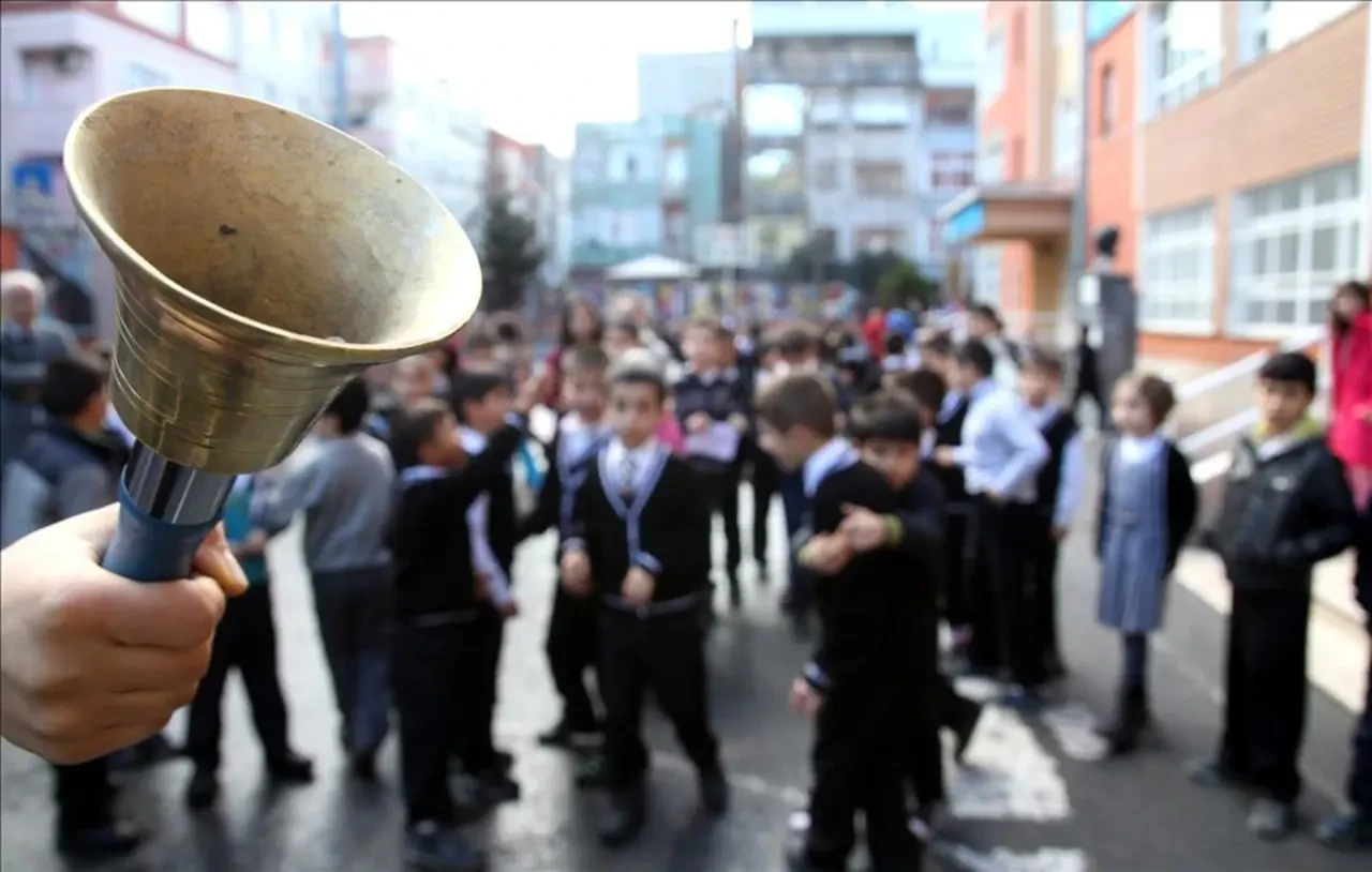 Ara tatil bitti, 18 milyon öğrenci bugün ders başı yapıyor