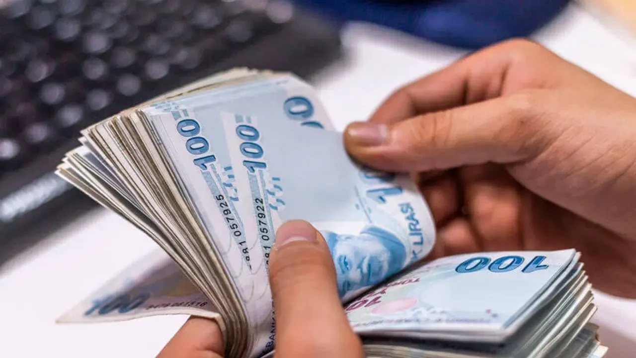 Asgari ücrette en altta... Asgari ücretli çalışan sayısında en üstteyiz