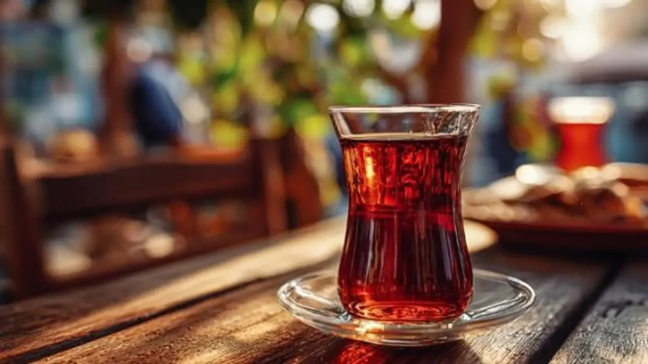 Çay diye bunları içiyoruz: Şoke eden hileler tespit edildi