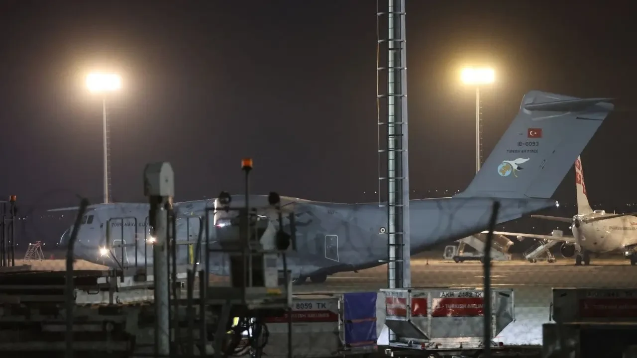 Gürcistan'da düşen askeri kargo uçağında şehit olan askerlerin naaşlarını taşıyan uçak Tiflis'ten ayrıldı