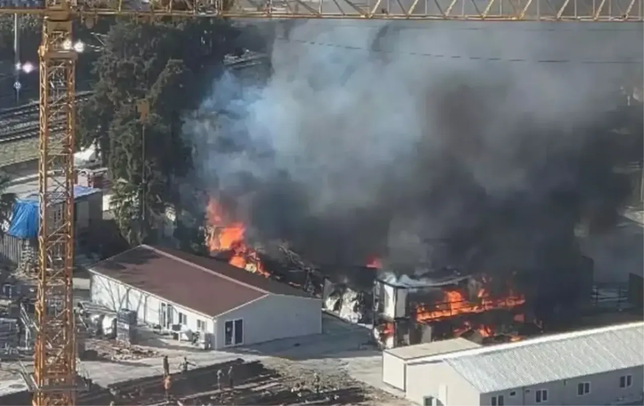 İzmir Bayraklı’da Yangın: Sebebi ve Kontrol Altına Alınma Durumu Ne?