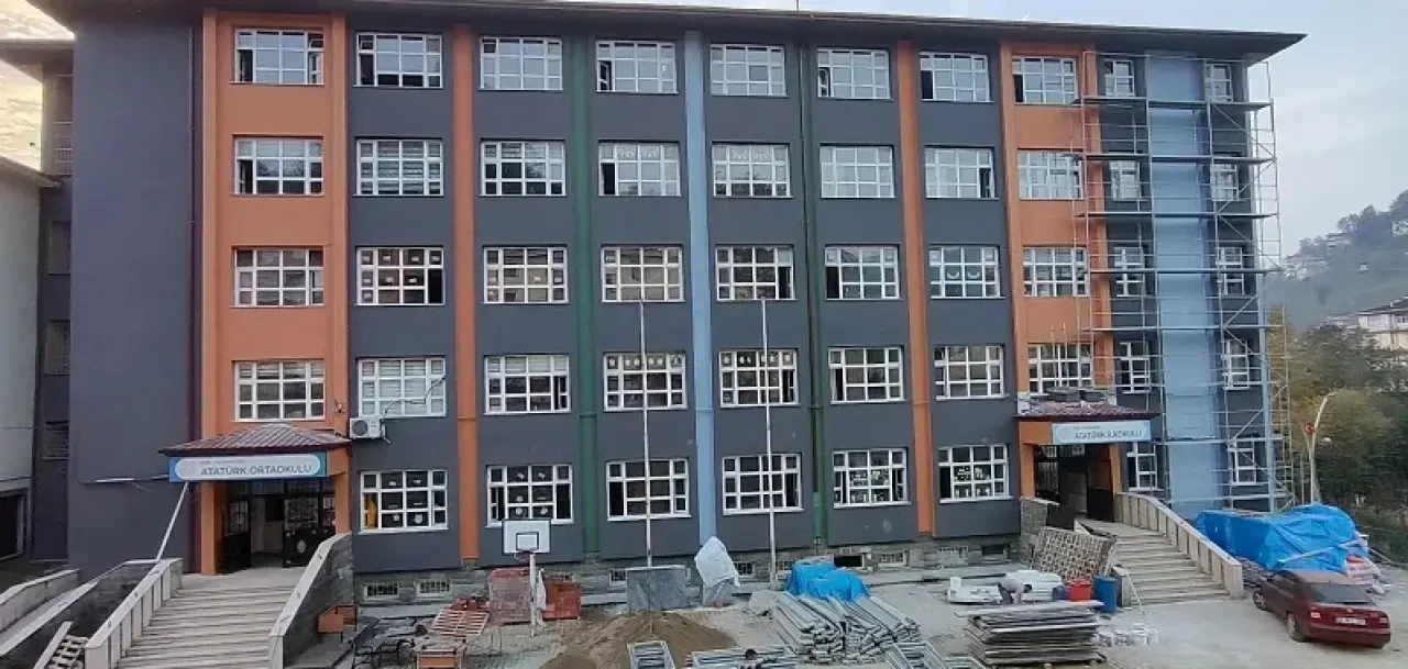 Kalkandere’de Yeni Eğitim Kurumu İnşa Ediliyor: Atatürk İlk/Ortaokulu 2. Döneme Hazırlanıyor!