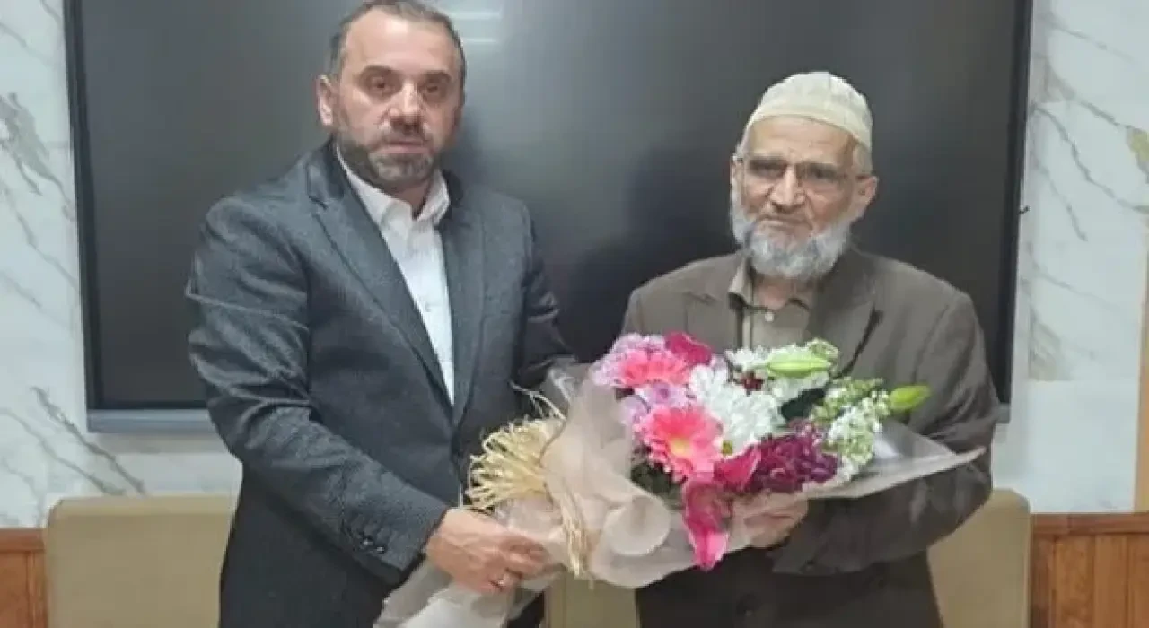 Rize’de Vefa Buluşması: İl Müftüsü, Eski Öğretmenini Öğretmenler Günü’nde Ziyaret Etti