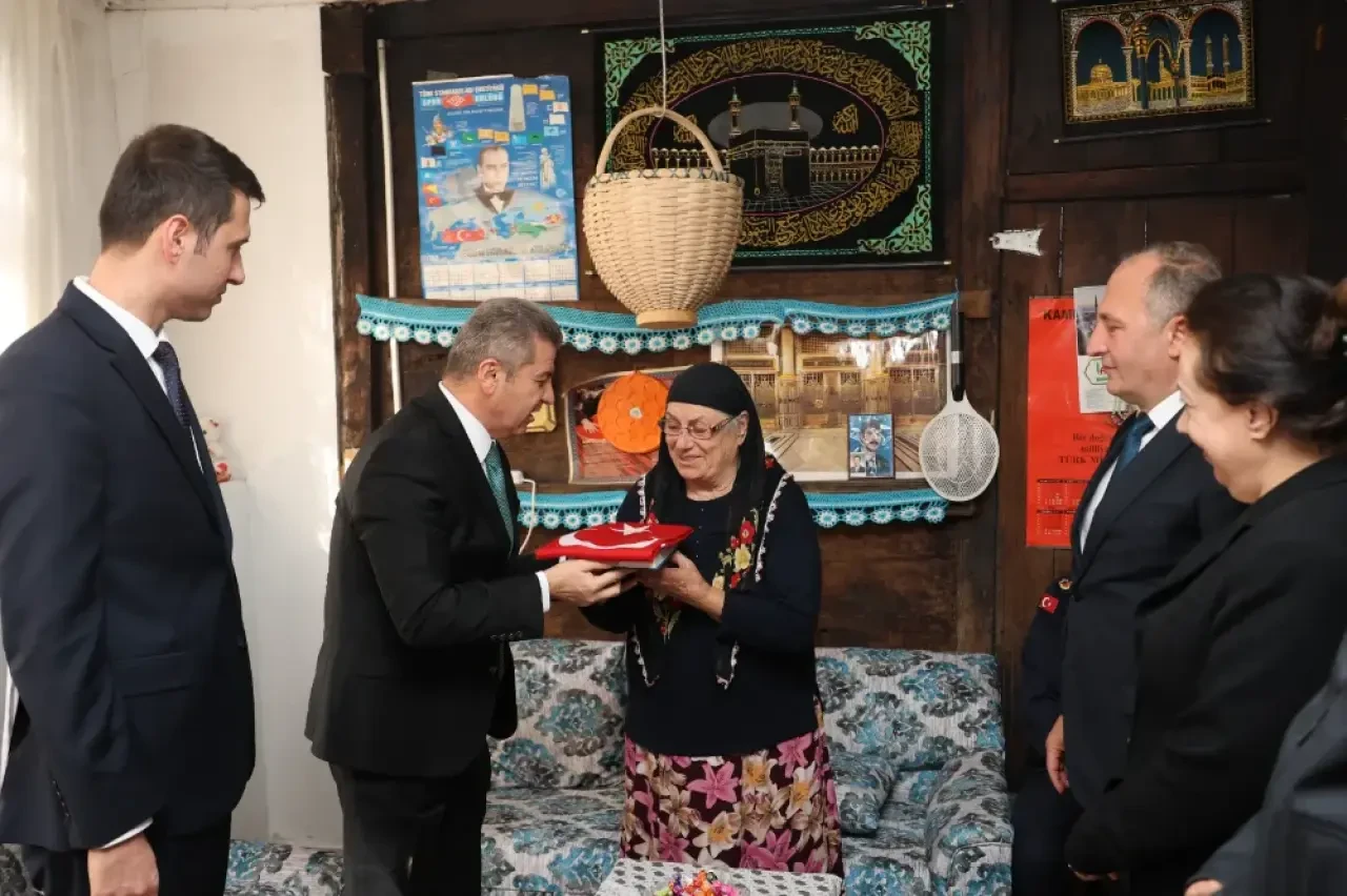 Vali Ergün, Arhavi Kestanealan Köyü'nü Ziyaret Etti!