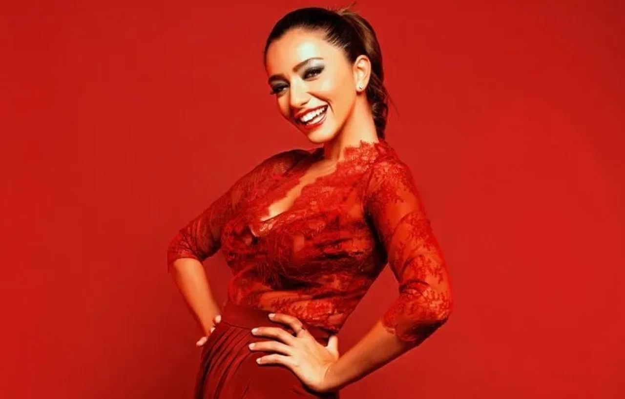 🎤 Öykü Gürman Kimdir? Kaç Yaşında, Nereli? İşte Hayatı, Kariyeri ve Albümleri