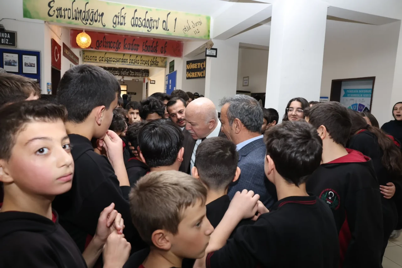 Erzurum'da Eğitim Altyapısına Yatırım: Başkan Sekmen, Okul Yenileme Çalışmalarını İnceledi!