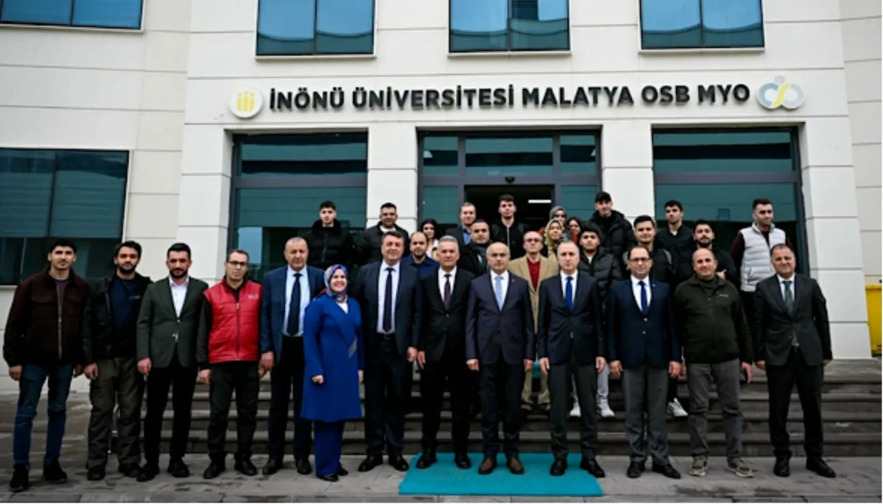 "Başkan Er, İnönü Üniversitesi’nde öğrencilere kariyer fırsatlarını anlattı"