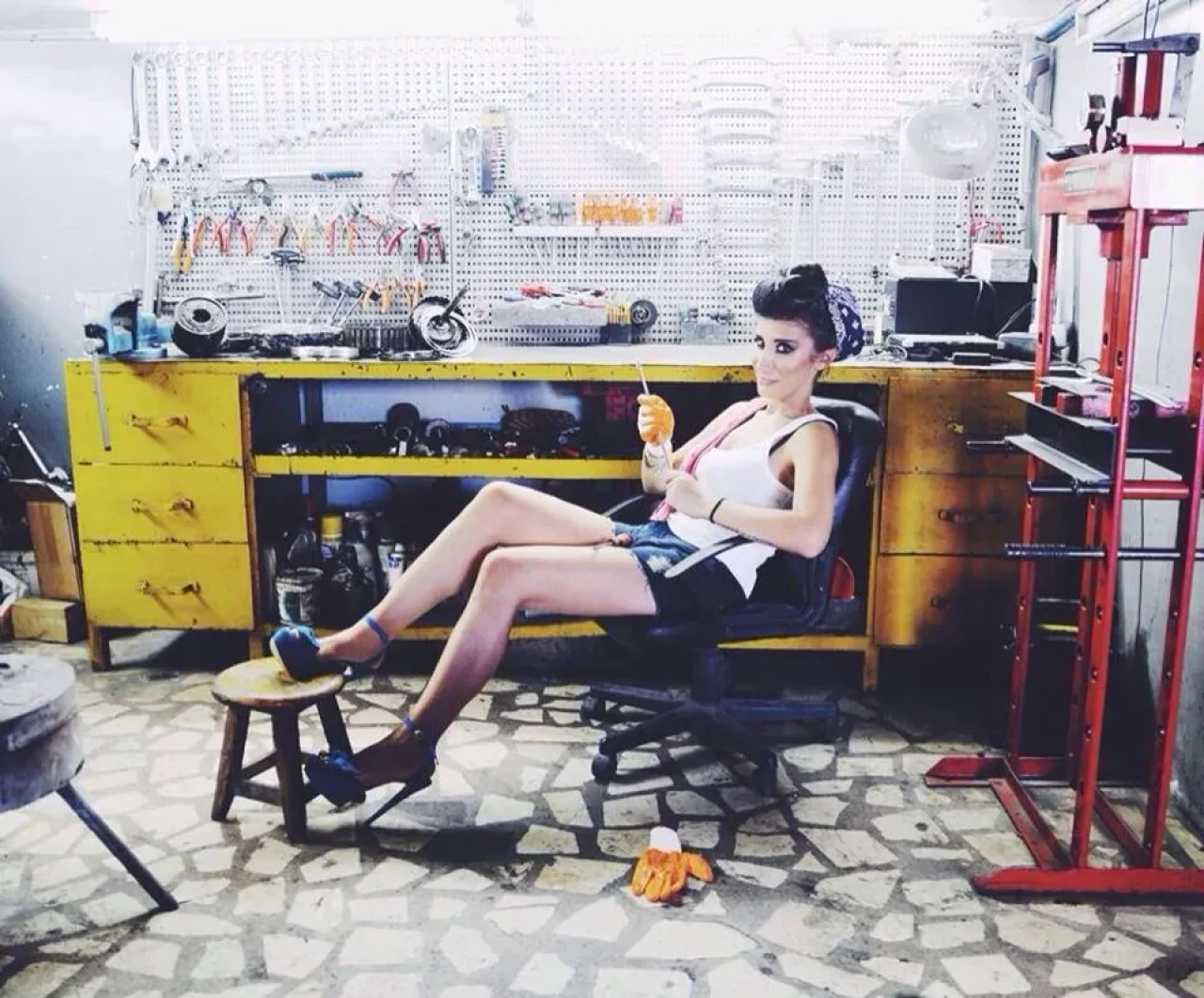 ⭐ İrem Derici Kimdir? Kaç Yaşında, Nereli, Boyu Kaç? İşte Kariyeri, Albümleri ve Hayatı