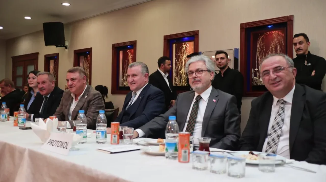 Rizeli Öğretmenler Buluşması'nda Eğitimde Dayanışma ve Birlik Mesajı Verildi