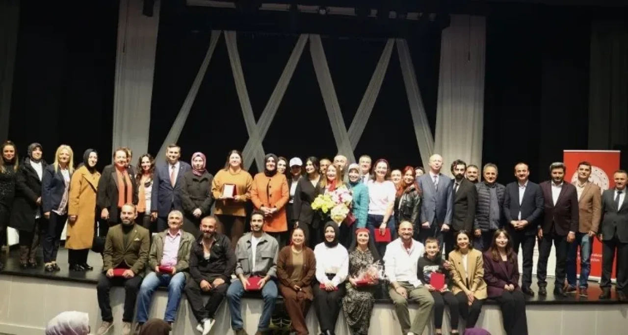 Kadına Yönelik Şiddetle Mücadele İçin Mümkün Tiyatro Oyunu Sahnelendi