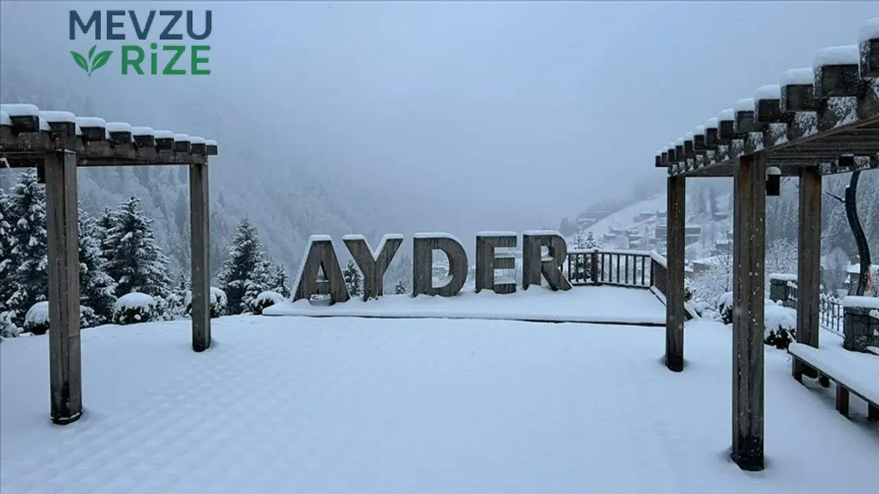 Ayder Yaylası Kar Yağışının Ardından Beyaza Büründü