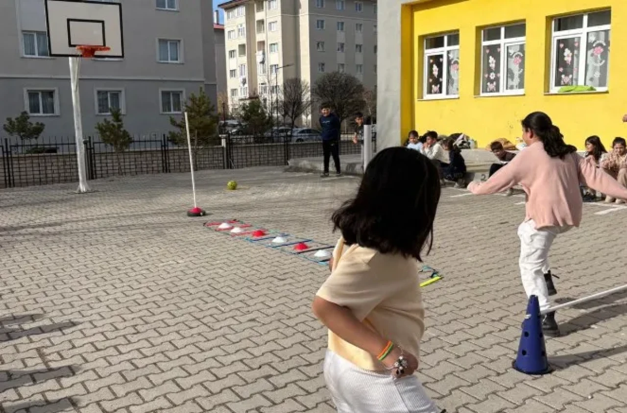 Pasinler Gençlik Merkezi, öğrenciler için spor dolu keyifli bir etkinlik düzenledi