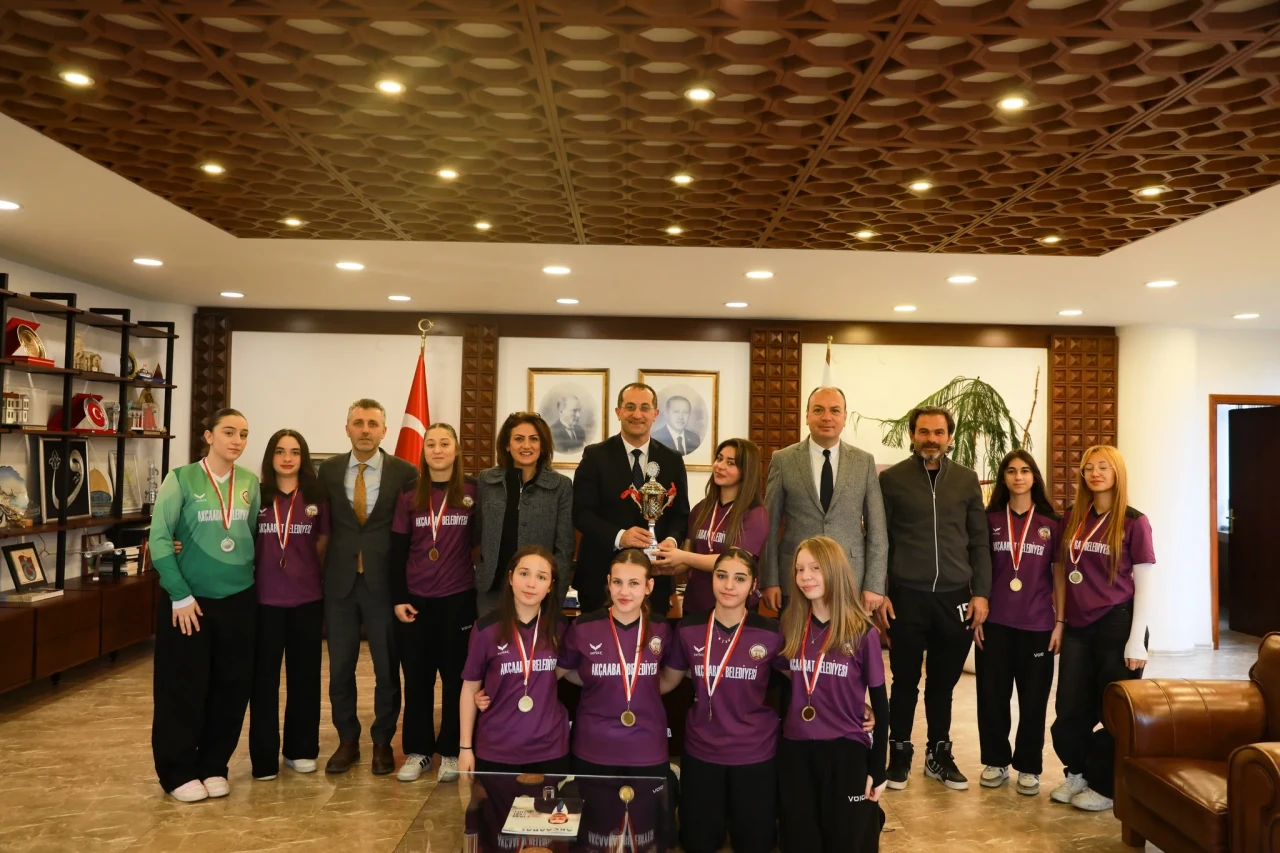 Akçaabat'ın gençleri sporla başarıyı yakaladı, belediyeden destek sürüyor!