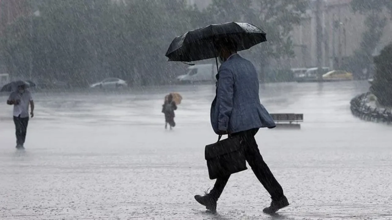 Hafta sonu hava alarmı: Türkiye genelinde yağış ve rüzgar şiddetlenecek
