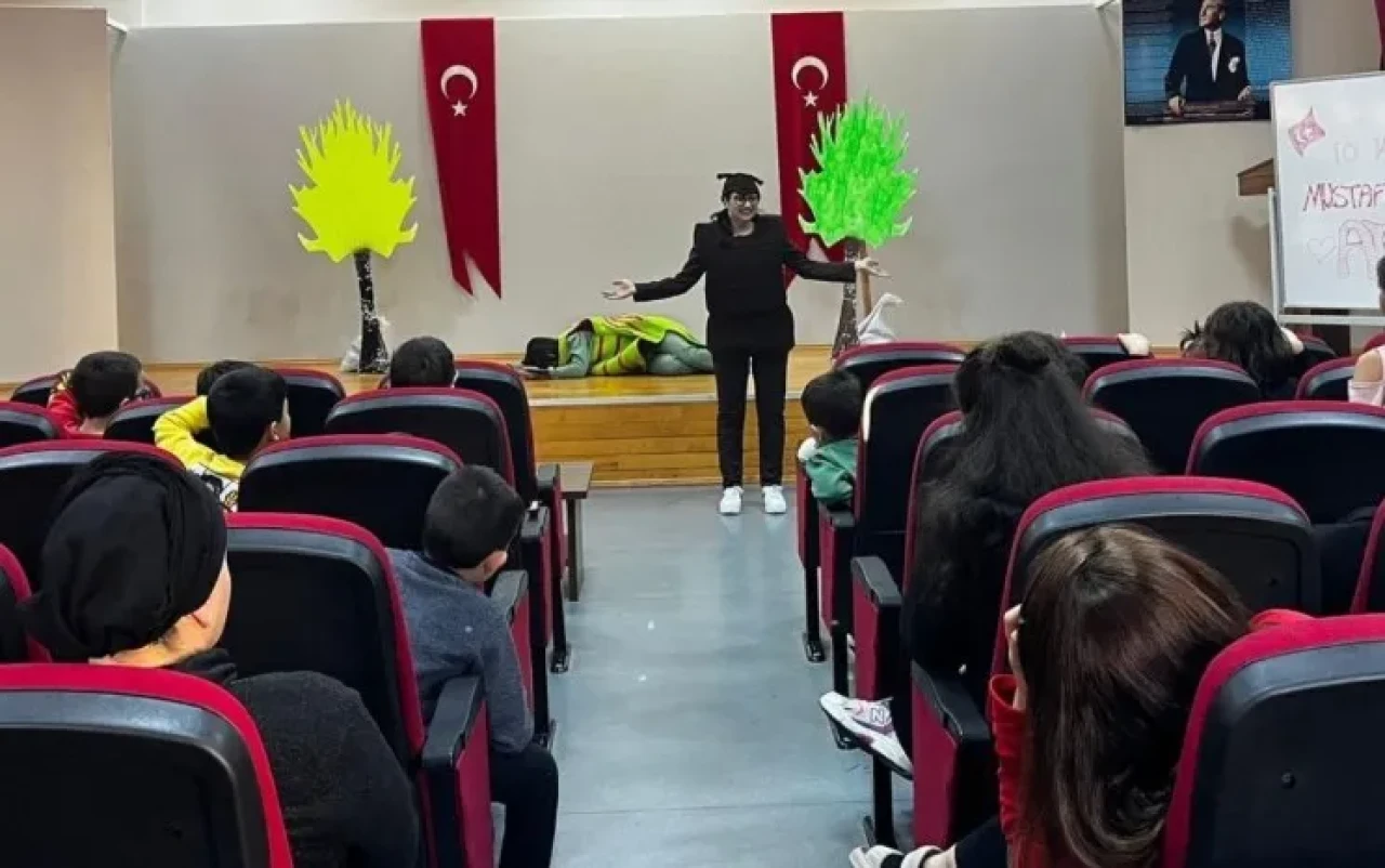 Trabzon'da çocuklar için tiyatro etkinliğiyle neşeli anlar yaratıldı