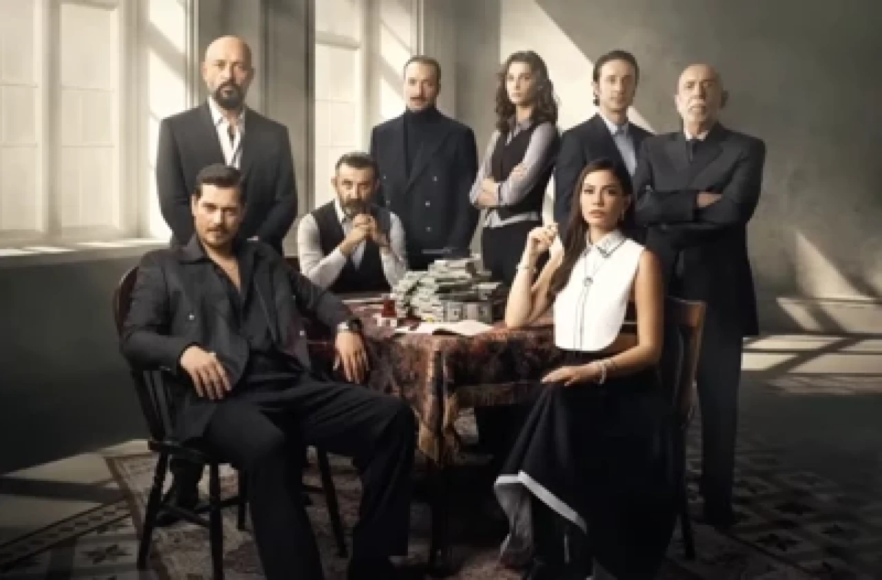 Eşref Rüya dizisi Nisan kimdir? Demet Özdemir kimdir, kaç yaşında, nereli?