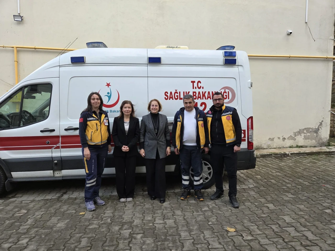 AK Parti Artvin İl Kadın Kolları’ndan 112 Acil Sağlık Hizmetleri Haftası Ziyareti