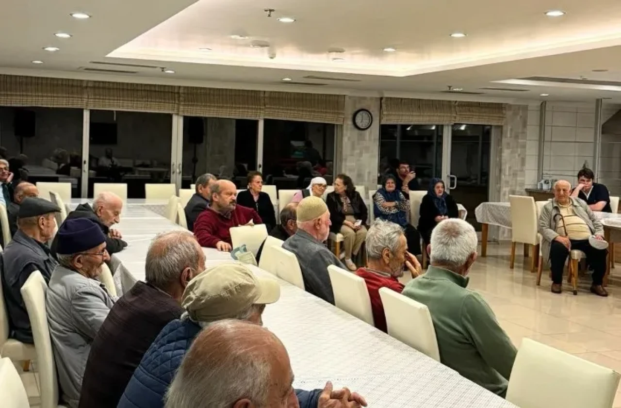 Trabzon'daki Huzurevi'nde Canlı Müzik Etkinliği ile Yaşlılara Neşeli Anlar Sunuldu