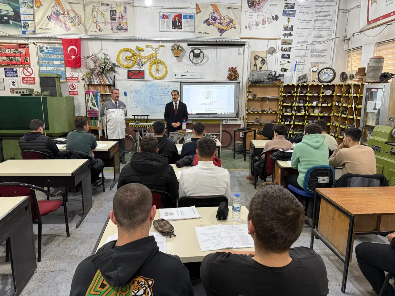 Artvin İl Millî Eğitim Müdürü Fahri Acar’dan TOBB MTAL’e Atölye Ziyareti